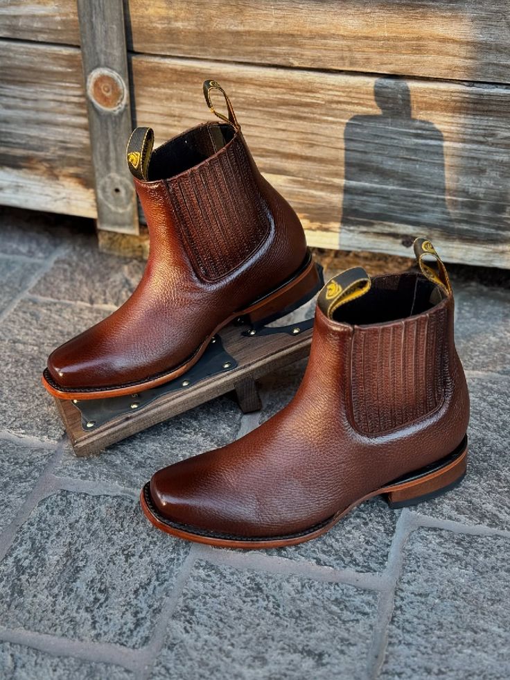How to Stretch Leather Boots Overnight Using Safe, Controlled Methods